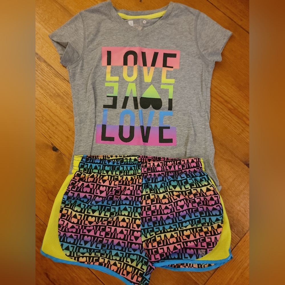 Xersion Tshirt and shorts set for girls.